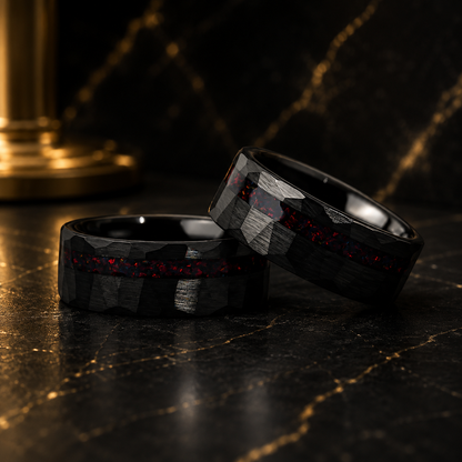 Anillo de Tungsteno Martillado con Ópalo Rojo