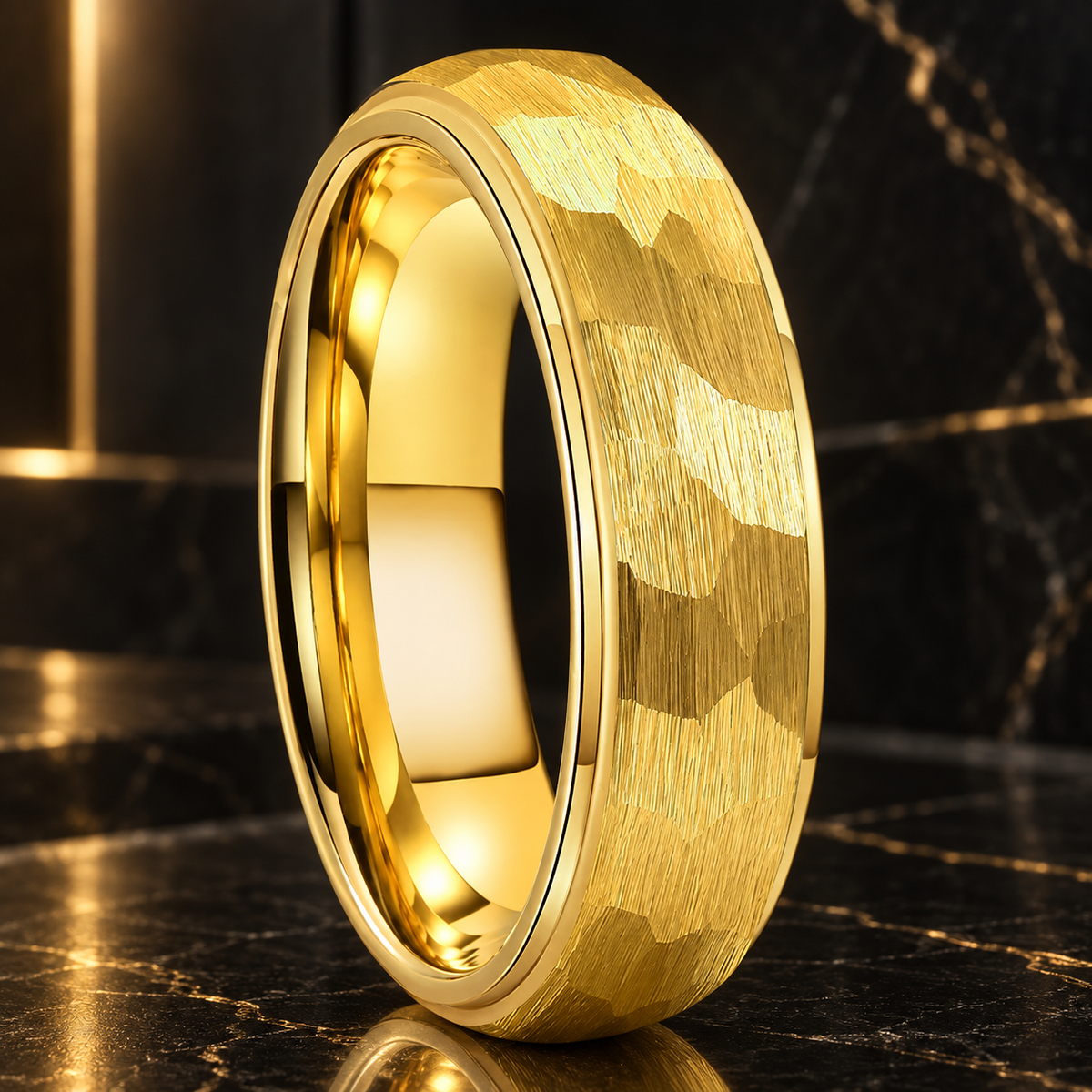 Anillo de Tungsteno Martillado Abombado Escalonado