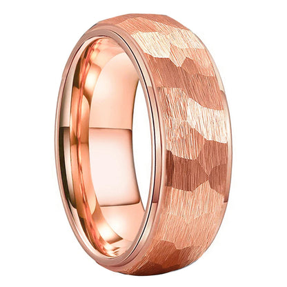 Anillo de Tungsteno Martillado Abombado Escalonado