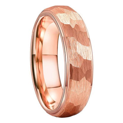 Anillo de Tungsteno Martillado Abombado Escalonado