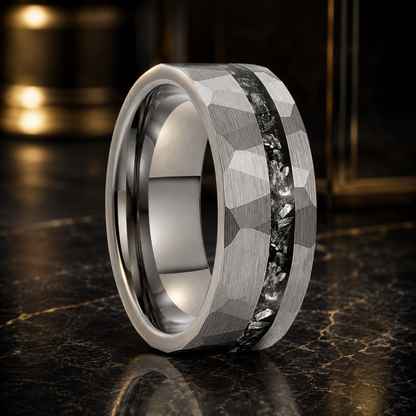 Anillo de Tungsteno Martillado con Meteorito 