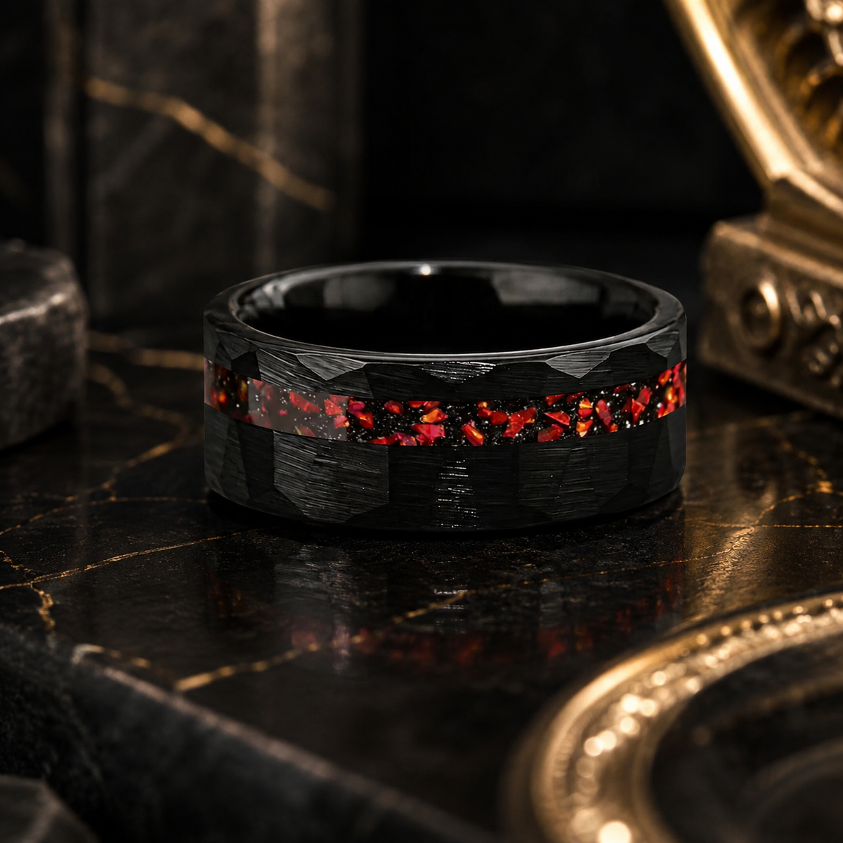 Anillo de Tungsteno Martillados con Granate Rojo