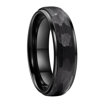 Anillo de Tungsteno Martillado Abombado Escalonado