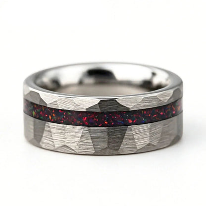 Anillo de Tungsteno Martillado con Ópalo Rojo