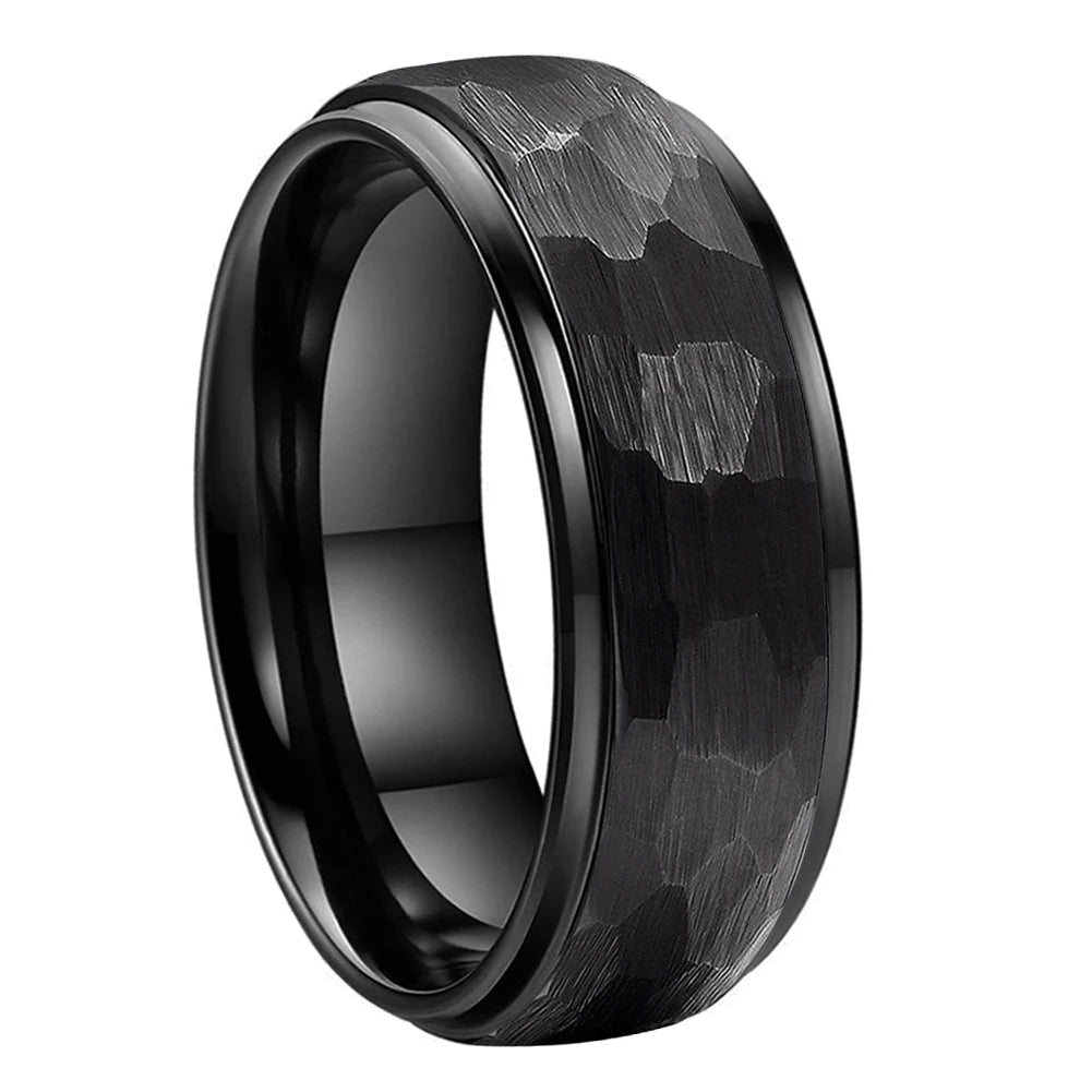 Anillo de Tungsteno Martillado Abombado Escalonado