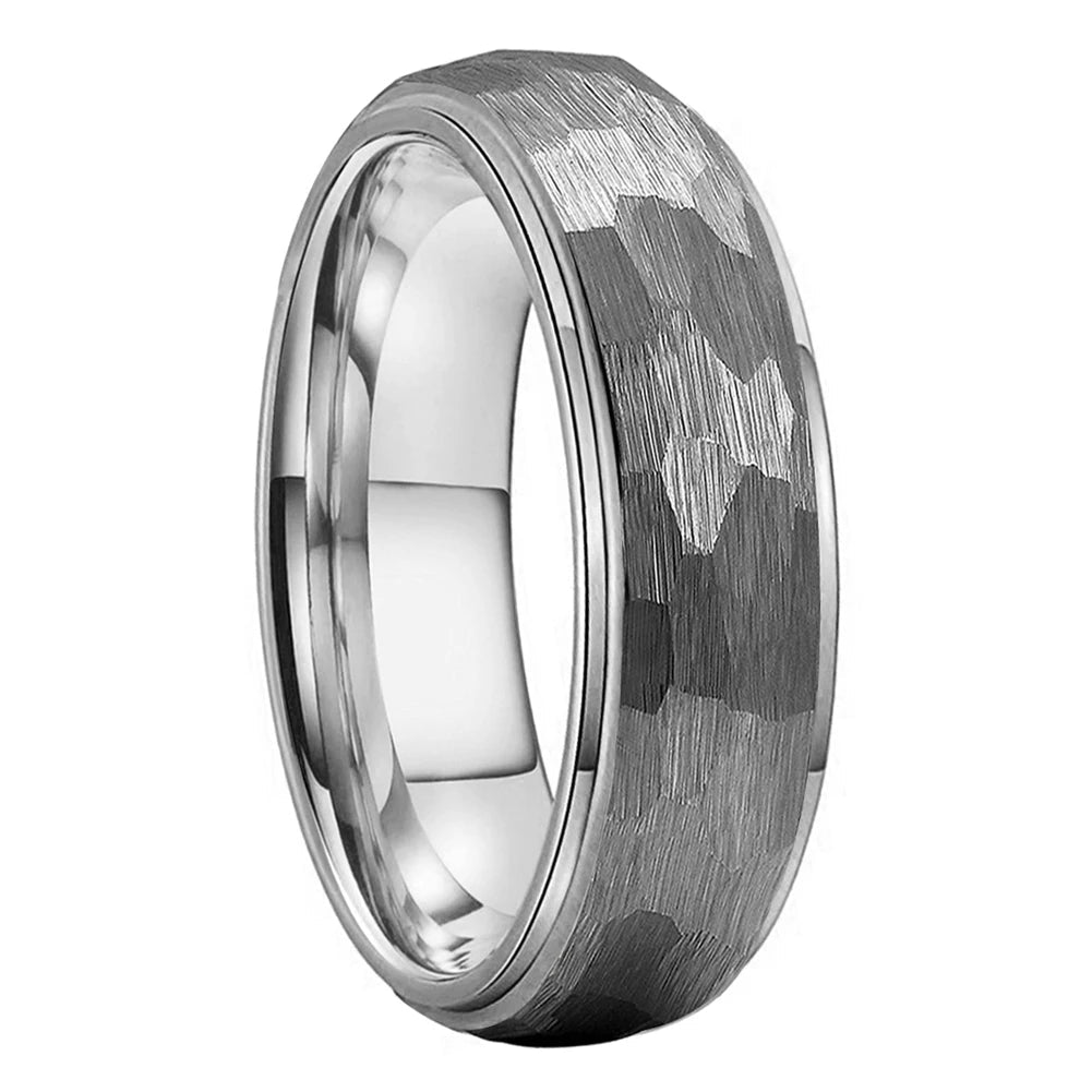 Anillo de Tungsteno Martillado Abombado Escalonado