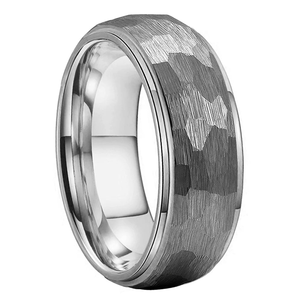 Anillo de Tungsteno Martillado Abombado Escalonado