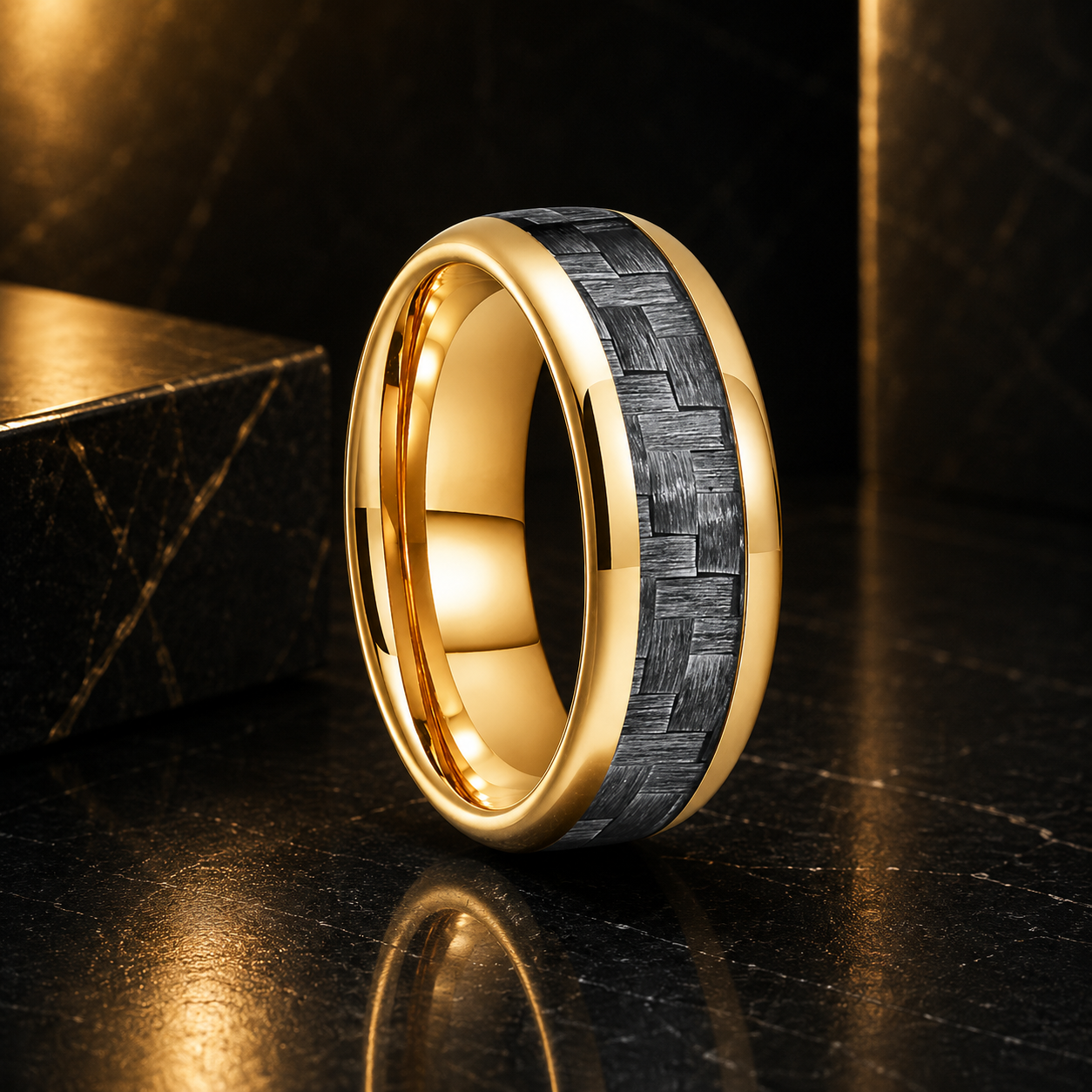 Anillo de Tungsteno Fibra de Carbono Gris ’El Nómada’ - Gold Color 8mm / 5.5 - Anillos