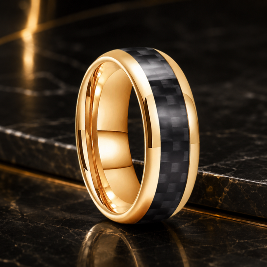 Anillo de Tungsteno Fibra de Carbono Negro ’El Custodio’ - Gold Color 8mm / 11.5 - Anillos
