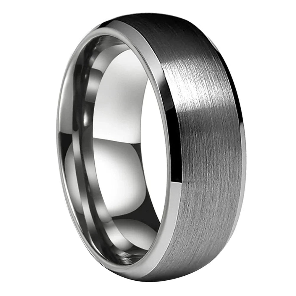 Anillo de Tungsteno Plateado con Biseles ’El Clásico - Anillos